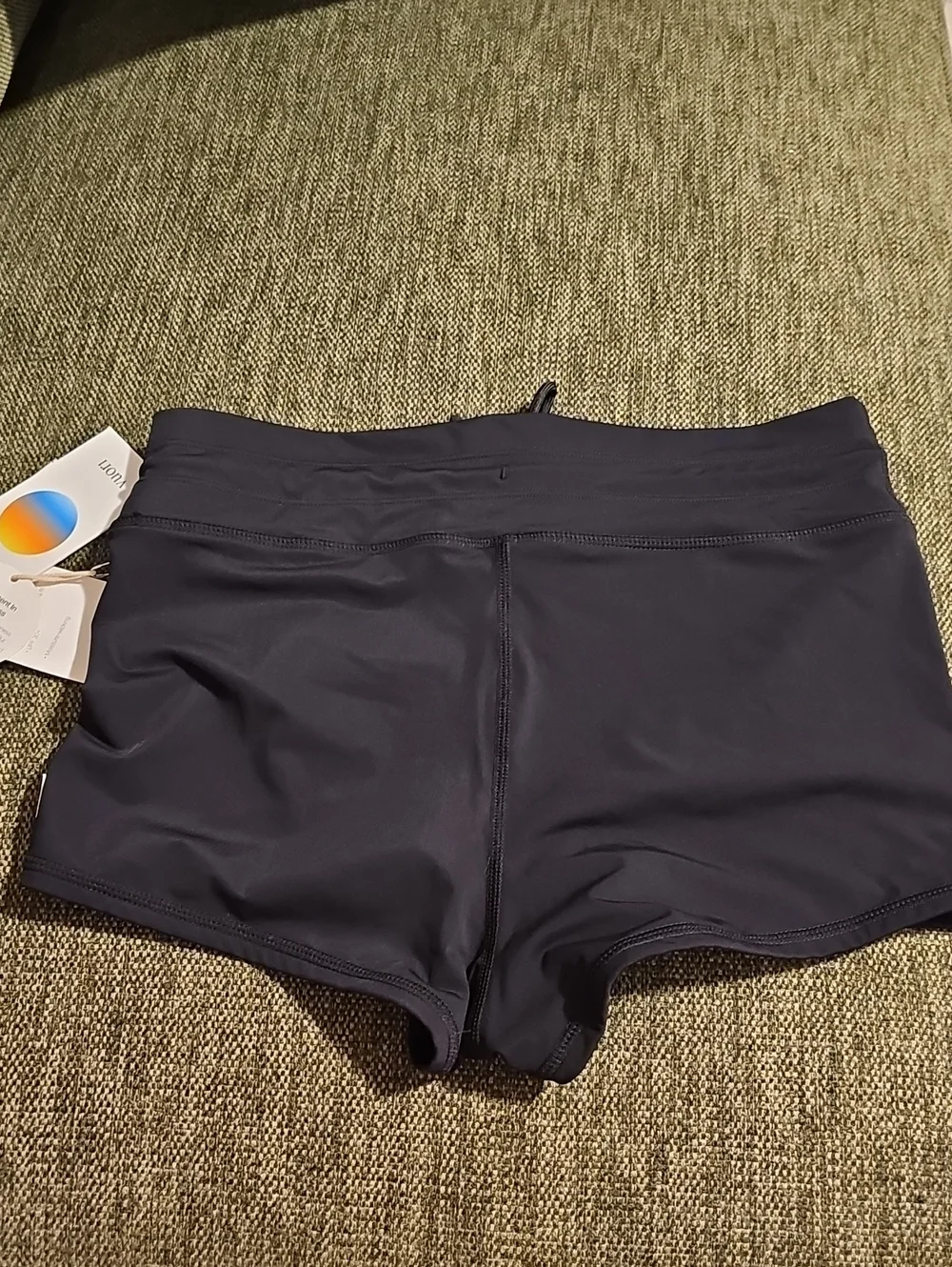 NWT Vuori Dune Black High Waist Shorty